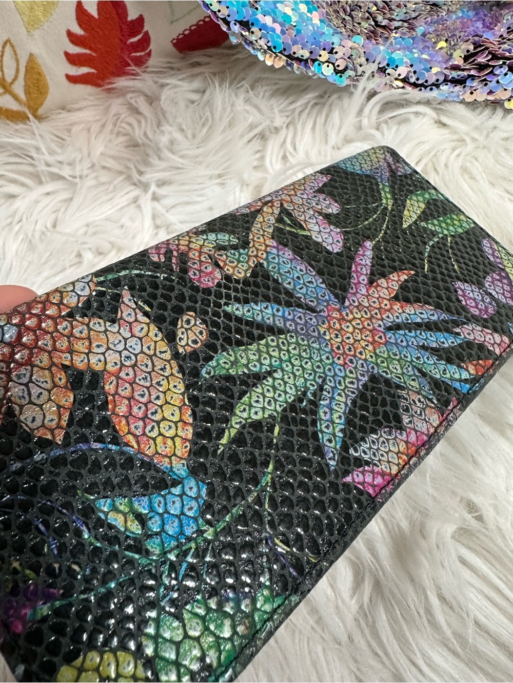Lodis • Tropical Floral Textured Bi-Fold Wallet - Picture 2 of 14